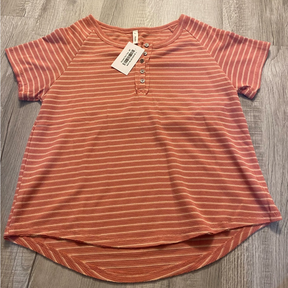NWT Wishlist Coral/Peachy Women’s M/L Short Sleeve